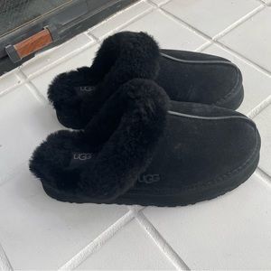 Size 10 Ugg slippers in great condition